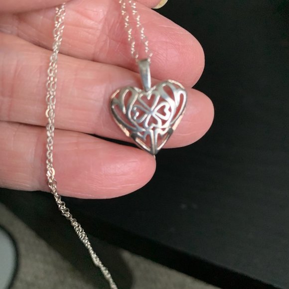 Avon Sterling Silver Heart Necklace (NIP) - Picture 5 of 6